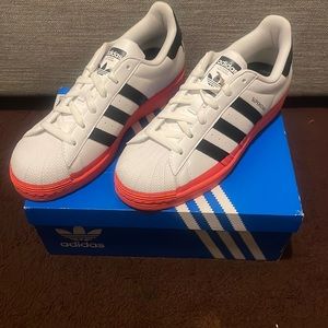 Adidas Original Girls Superstar. Brand new and never worn